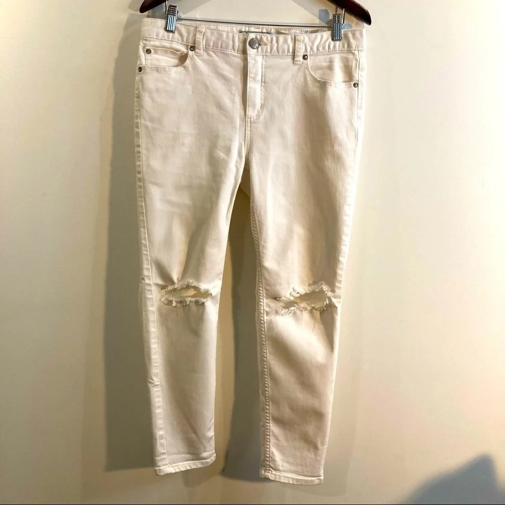 FREE PEOPLE Sz 31 Boyfriend Style Distressed Jeans